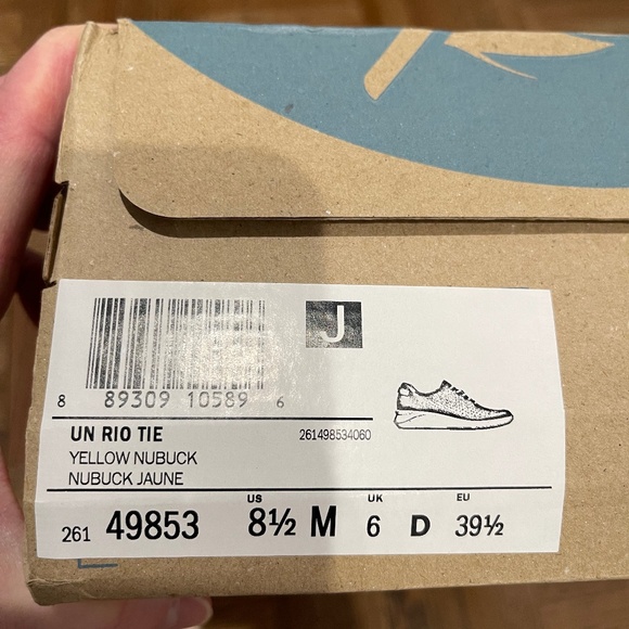 Clarks Un Rio Tie Stone Nubuck Sneakers 49853 EUC size 8.5 M yellow - Picture 8 of 10